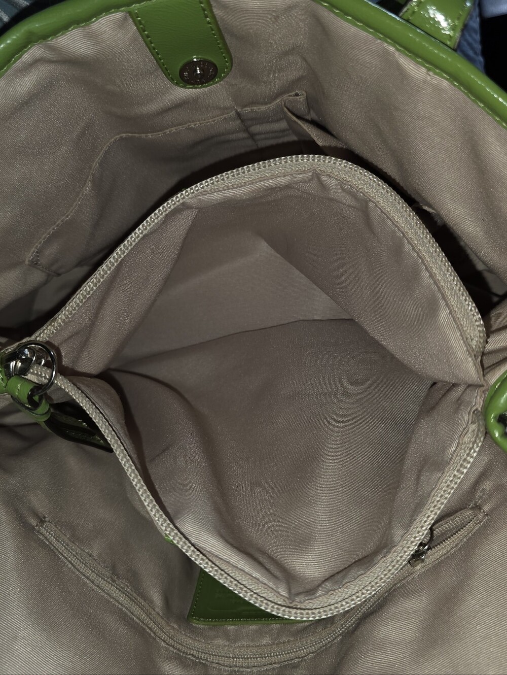 Green Signature Pattern Tote Bag - Picture 10 of 11